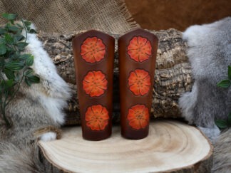 Leren armbeschermers bruin met 3 oranje bloemen set van 2