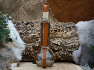 Glazen fles met lichtbruin leer houder L