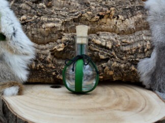 Glazen fles met groene leren houder M