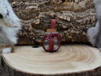 Glazen fles met bordeaux leer houder S