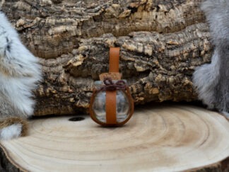 Glazen fles met licht bruin leer houder S
