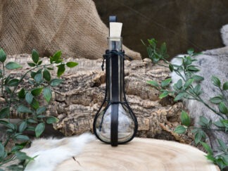 Glazen fles met zwart leren houder L