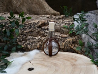 Glazen fles met bruin leren houder M