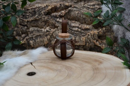 Glazen fles met donkerbruin leer houder S