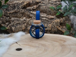 Glazen fles met blauw leren houder S