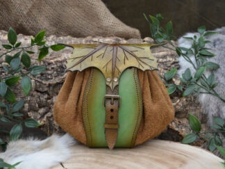 Leren buidel met mosgroene esdoorn blad met poofy suéde